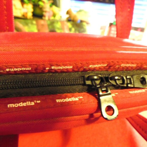 MODELLA RED DOUBLE ZIPPERED COSMETIC BAG / CASE - Picture 5 of 6